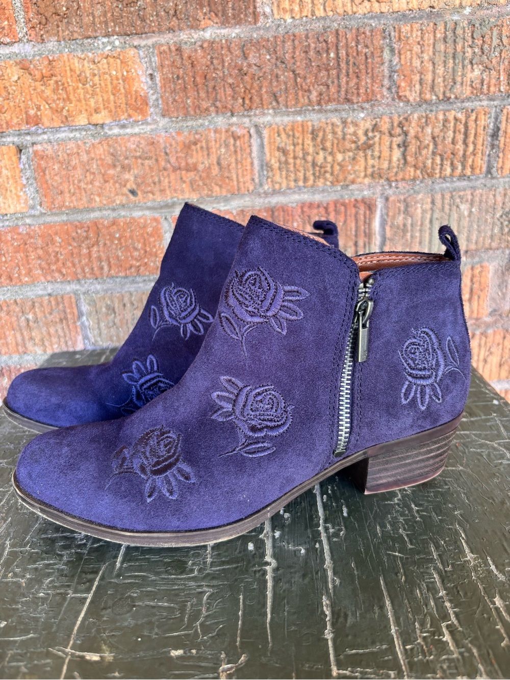 NWOT Lucky Brand Basel Ankle Boots Suede Floral Rose Embroidery Navy Sz 7.5